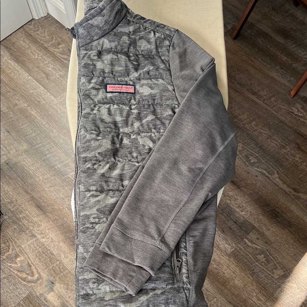 Vineyard Vines Gray Camo Puffer Vest Jacket
